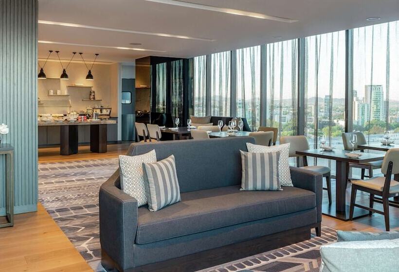 سوییت جونیور, Hilton Guadalajara Midtown