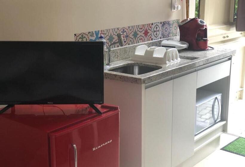 סטודיו סופריור, Pousada Ondas De Floripa