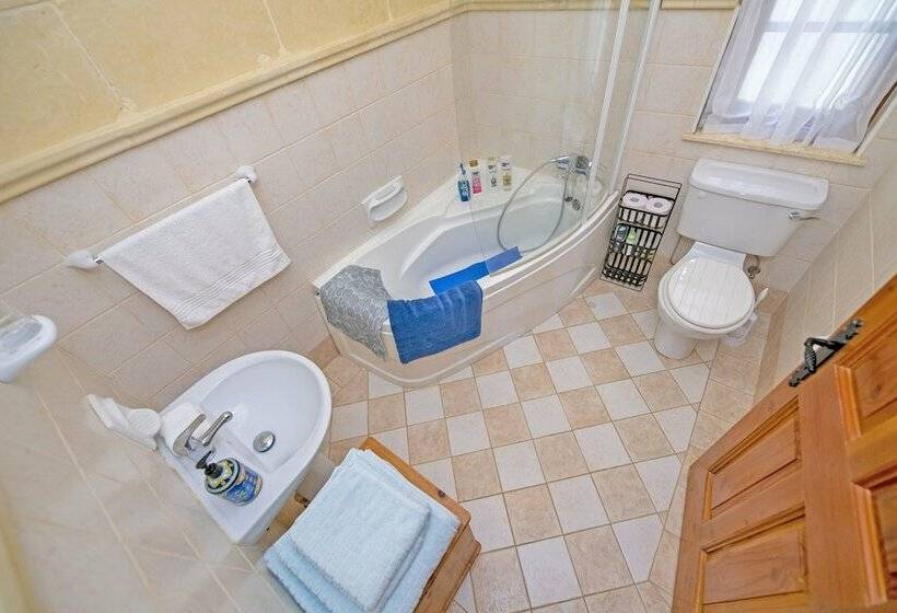 اتاق خانوادگی, Bertinas Boutique Living