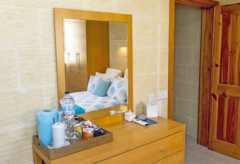 اتاق خانوادگی, Bertinas Boutique Living