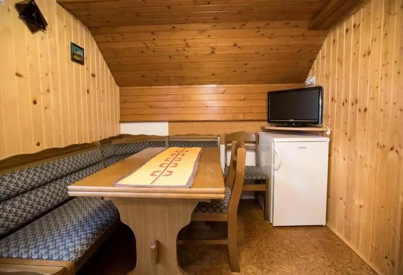 آپارتمان 1 خوابه با بالکن, Apartments Pri Urhu