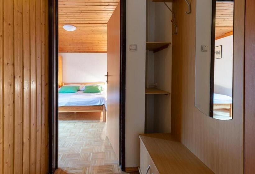 آپارتمان 1 خوابه با تراس, Apartments Pri Urhu