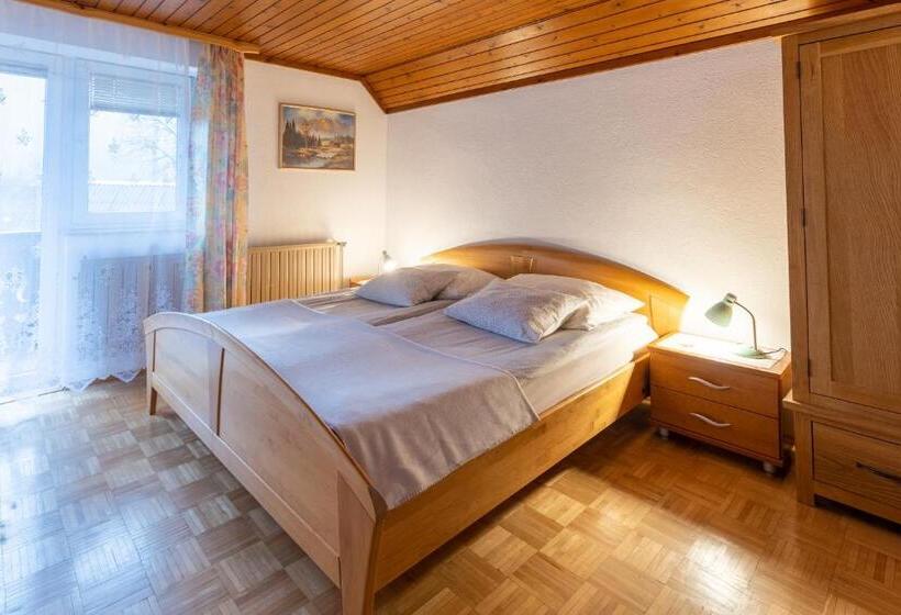 اتاق استاندارد با بالکن, Apartments Pri Urhu