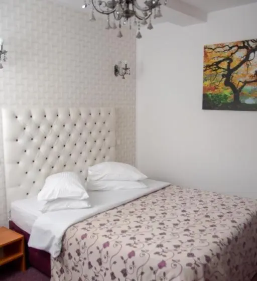 Pokój Ekonomiczny, Iris Boutique