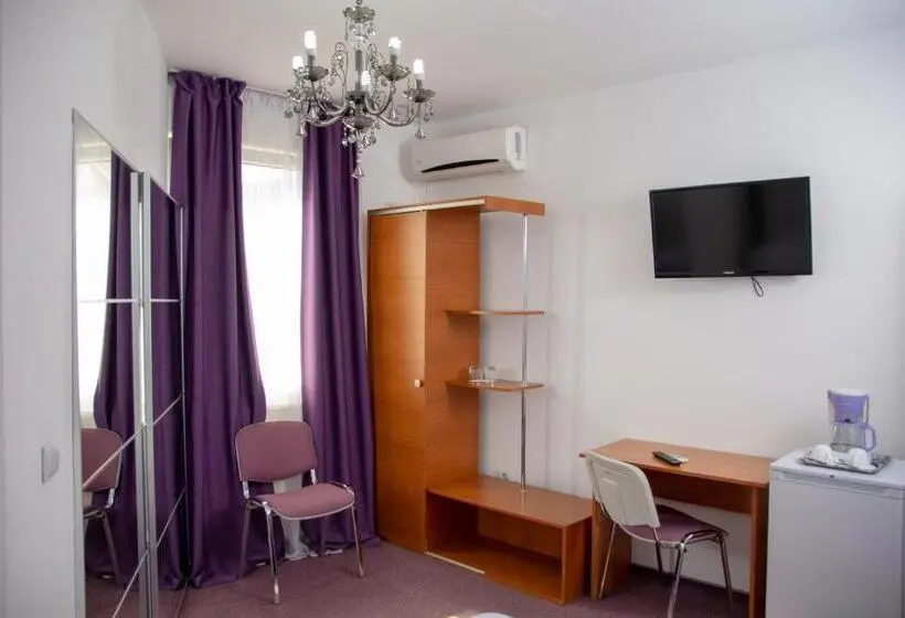 Pokój Ekonomiczny, Iris Boutique