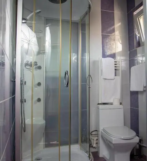 Pokój Ekonomiczny, Iris Boutique