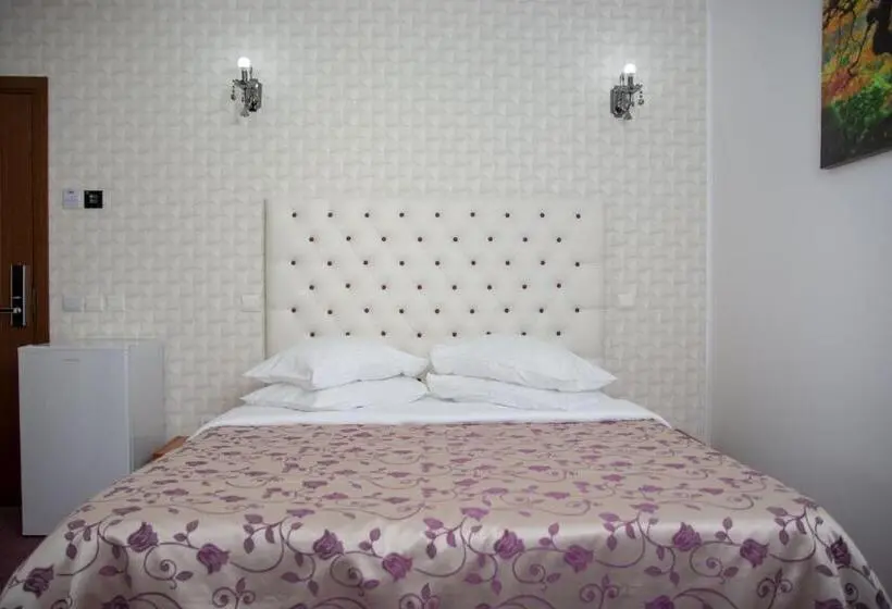 Pokój Ekonomiczny, Iris Boutique