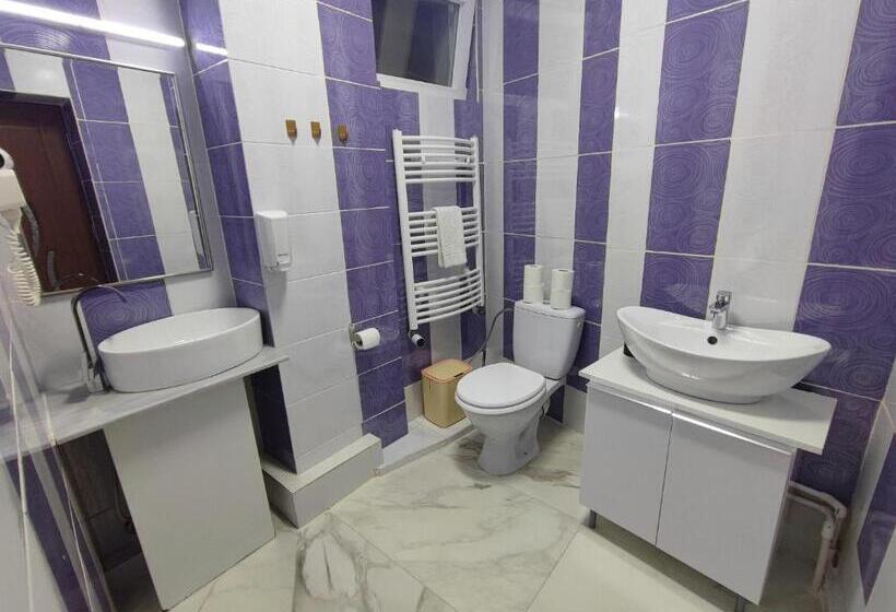 キングサイズベッドのスタンダードルーム, Iris Boutique