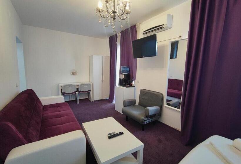 キングサイズベッドのスタンダードルーム, Iris Boutique