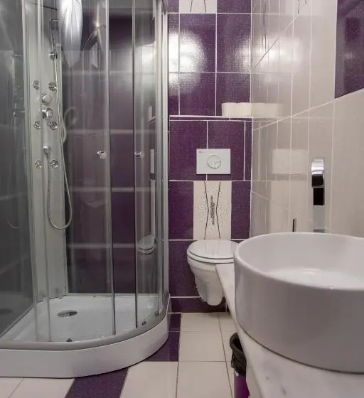 3 Bedroom Suite, Iris Boutique