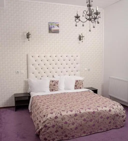 3 Bedroom Suite, Iris Boutique