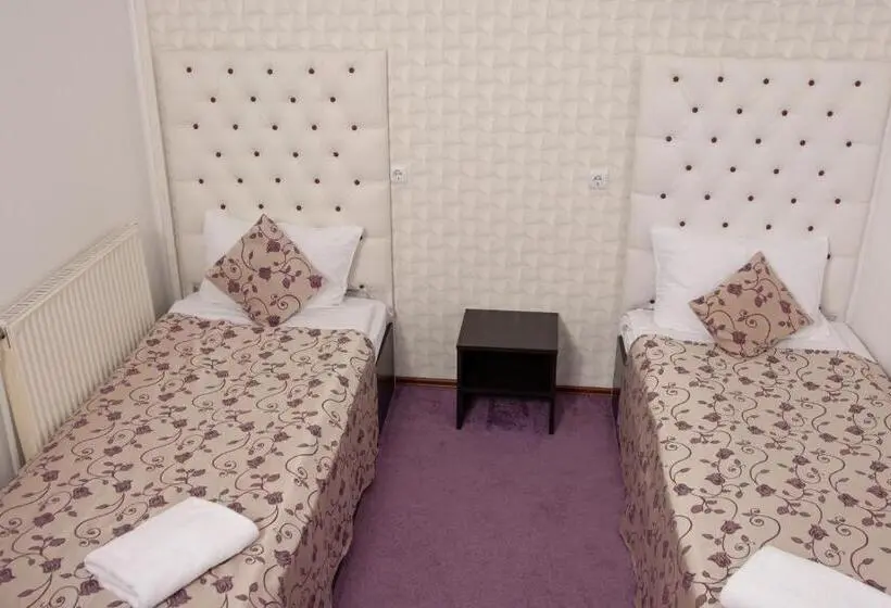 3 Bedroom Suite, Iris Boutique