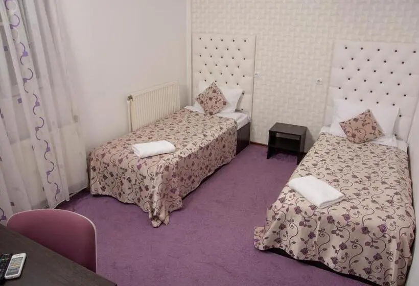 3 Bedroom Suite, Iris Boutique
