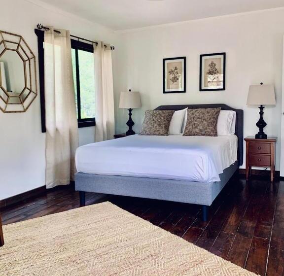 חדר סופריור, Sattva Land