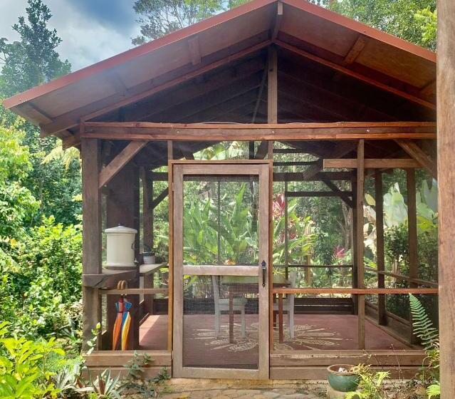 חדר בסיסי, Sattva Land