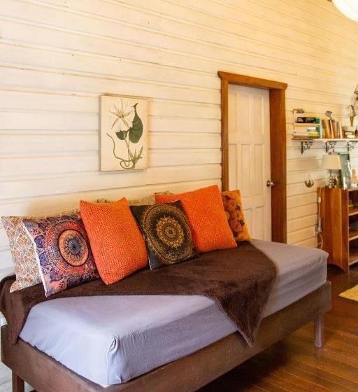 חדר בסיסי, Sattva Land