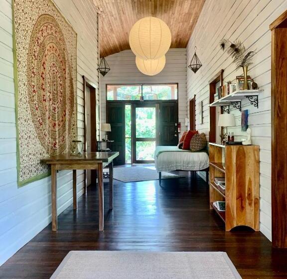 חדר דלוקס, Sattva Land