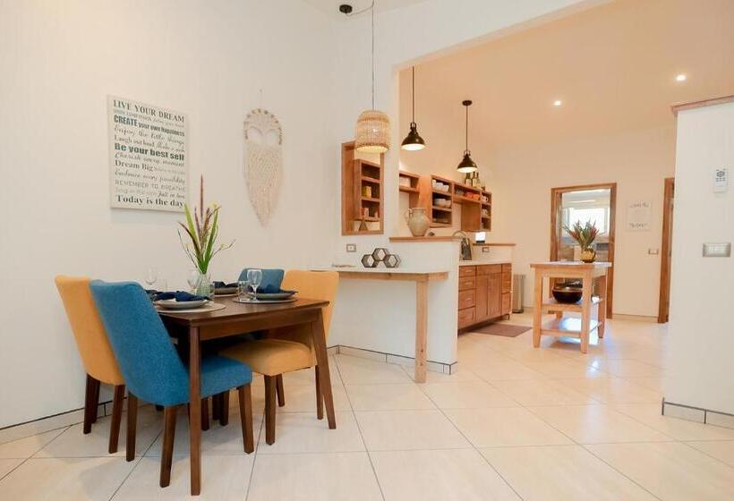 דירת חדר דלוקס, Sattva Land