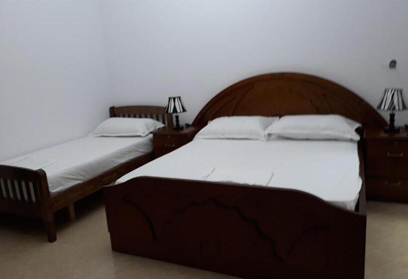 חדר משפחתי, Guest House Xhuljon