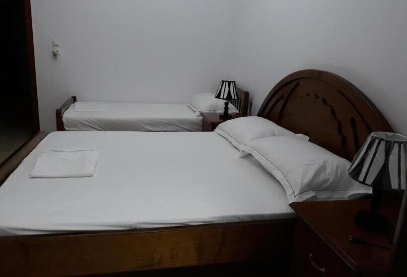 패밀리 룸, Guest House Xhuljon
