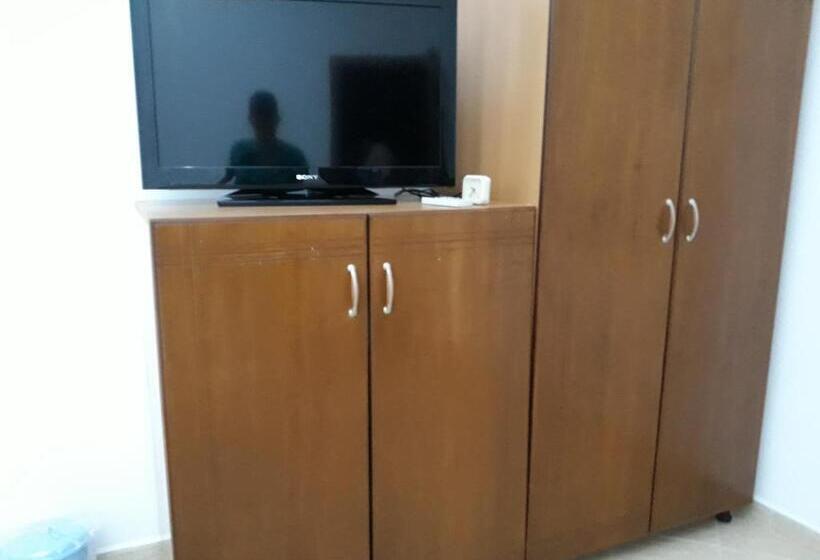 חדר משפחתי, Guest House Xhuljon