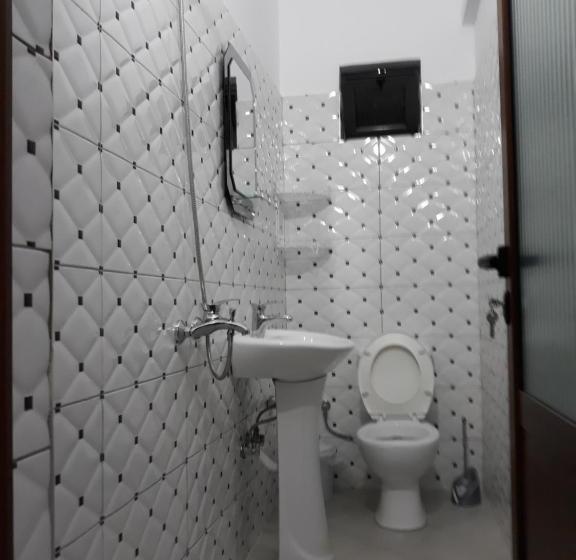 חדר בסיסי לשלושה, Guest House Xhuljon