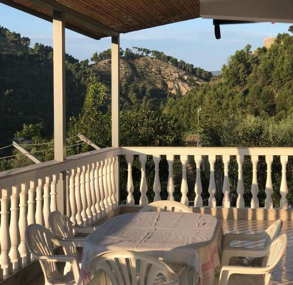 חדר בסיסי לשלושה, Guest House Xhuljon