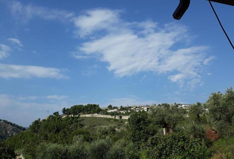 חדר סטנדרט לשלושה עם מרפסת, Guest House Xhuljon