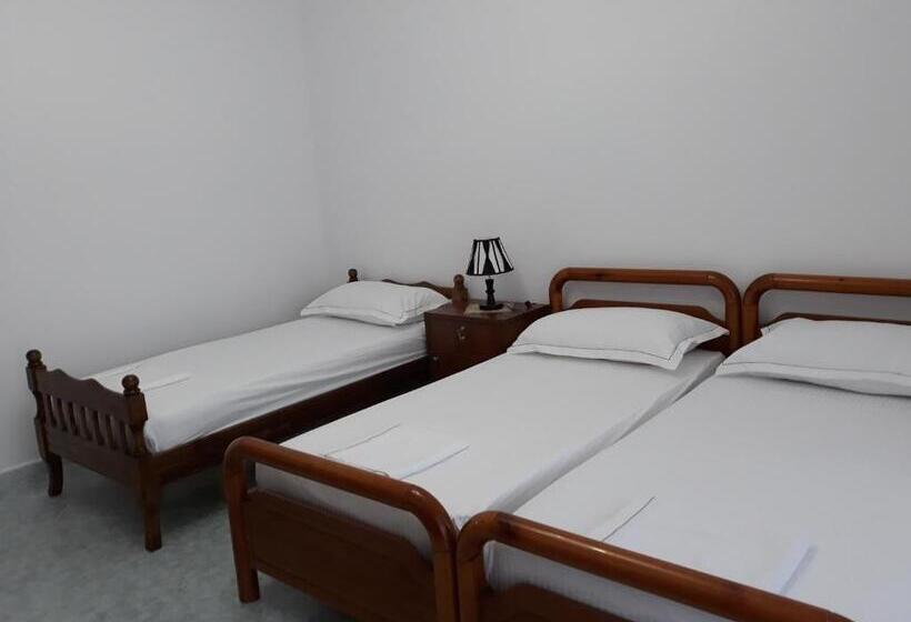 스탠다드 트리플 발코니 룸, Guest House Xhuljon