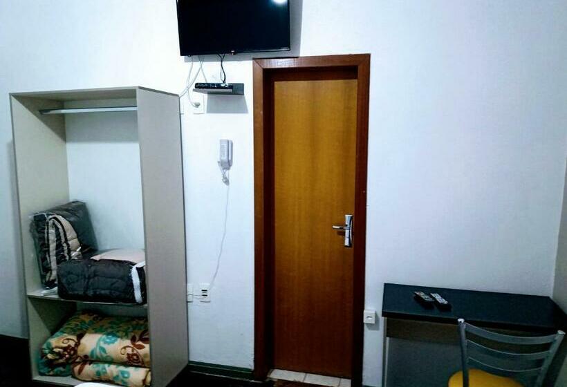 غرفة إقتصادية ثلاثية, Bless