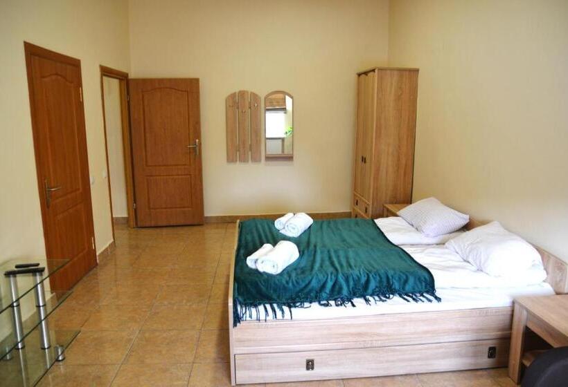 سوییت, Coin Apartments & Poshtel