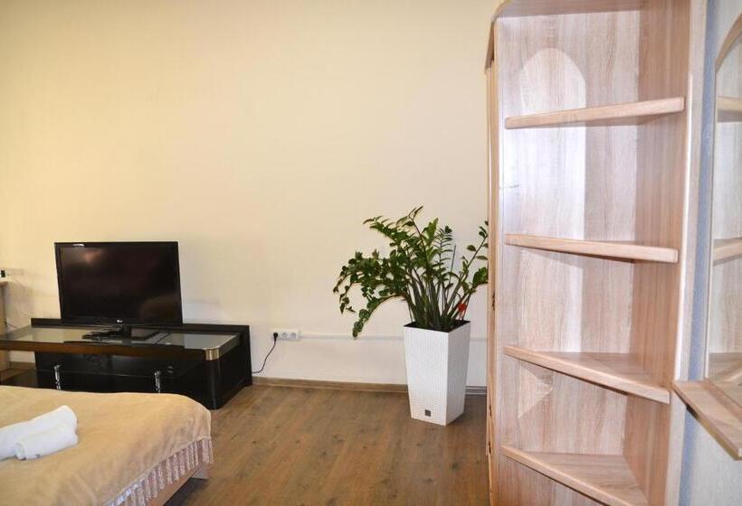 سوییت, Coin Apartments & Poshtel