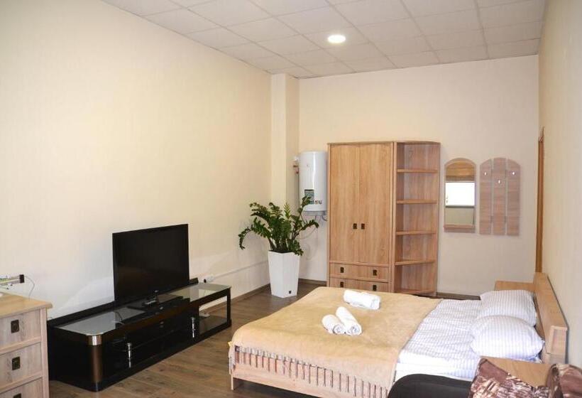 سوییت, Coin Apartments & Poshtel