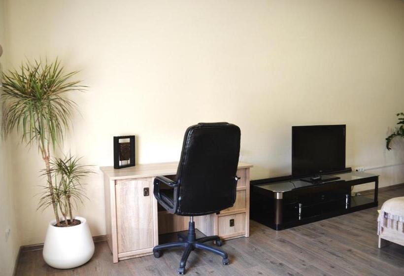 سوییت, Coin Apartments & Poshtel