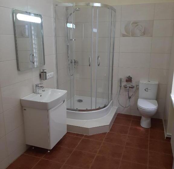 اتاق خانوادگی, Coin Apartments & Poshtel