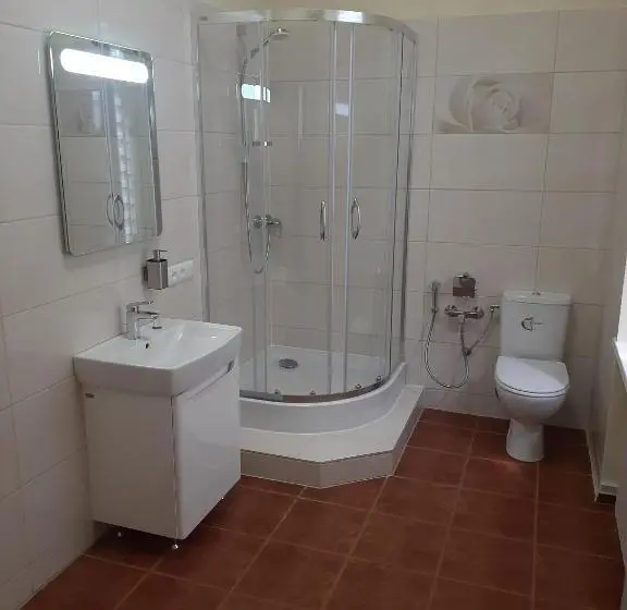 اتاق خانوادگی, Coin Apartments & Poshtel
