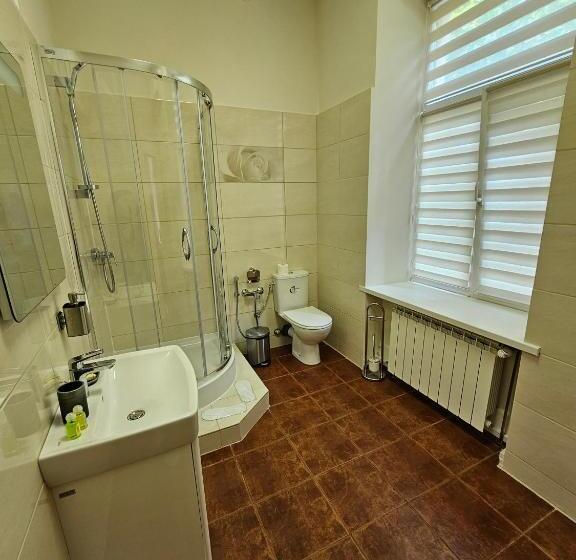 اتاق خانوادگی, Coin Apartments & Poshtel