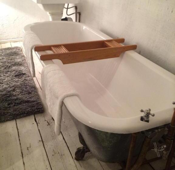 Номер Deluxe, Vyfster   Old Jail