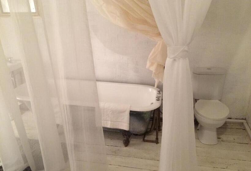 חדר דלוקס, Vyfster Old Jail