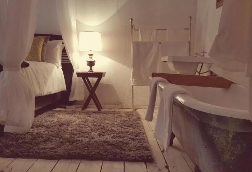 Номер Deluxe, Vyfster   Old Jail