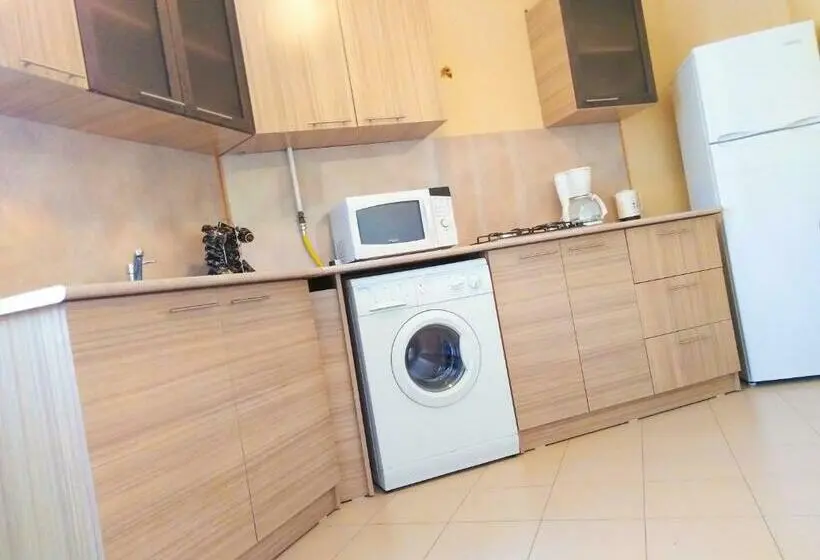 اتاق لوکس, Rest Guest House