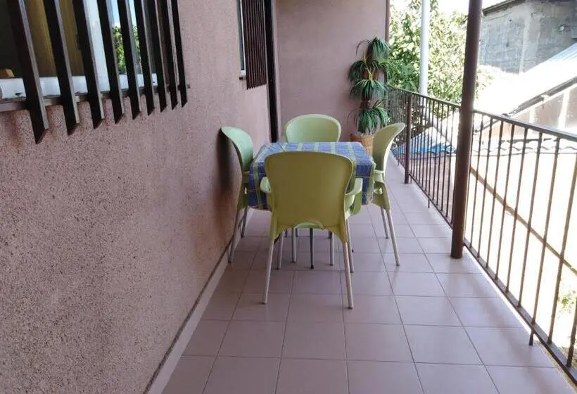 اتاق اجرایی سه نفره, Rest Guest House