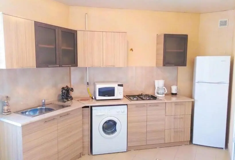 اتاق اجرایی سه نفره, Rest Guest House