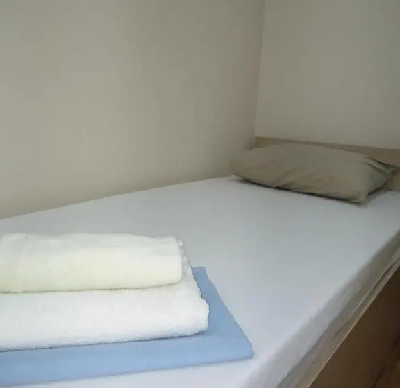 اتاق سوپریور چهار تخته, Rest Guest House