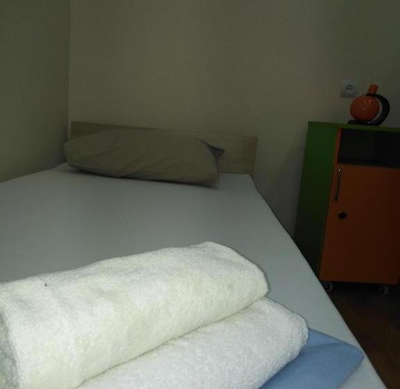 اتاق سوپریور چهار تخته, Rest Guest House