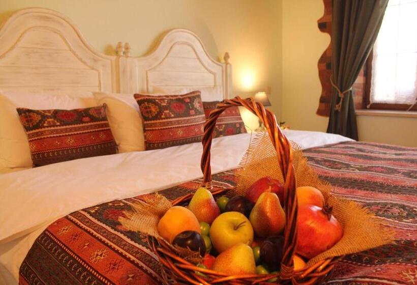 غرفة قياسية مطلّة علي حمام السباحة, Garni Hinyard