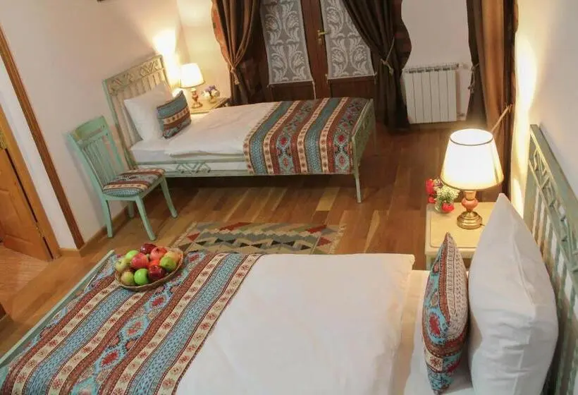 اتاق استاندارد با بالکن, Garni Hinyard