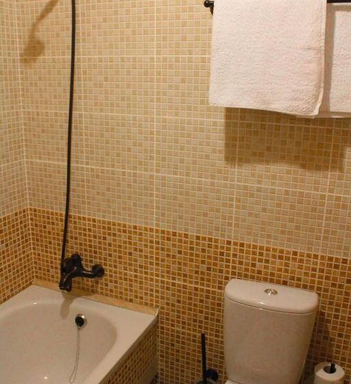 غرفة قياسية مزوَّدة بشُرفة, Garni Hinyard