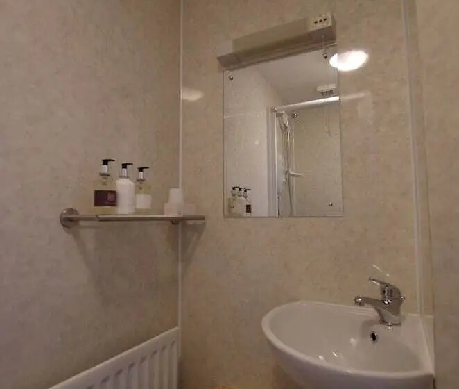 اتاق استاندارد, Brook House ― Free On Site Car Park