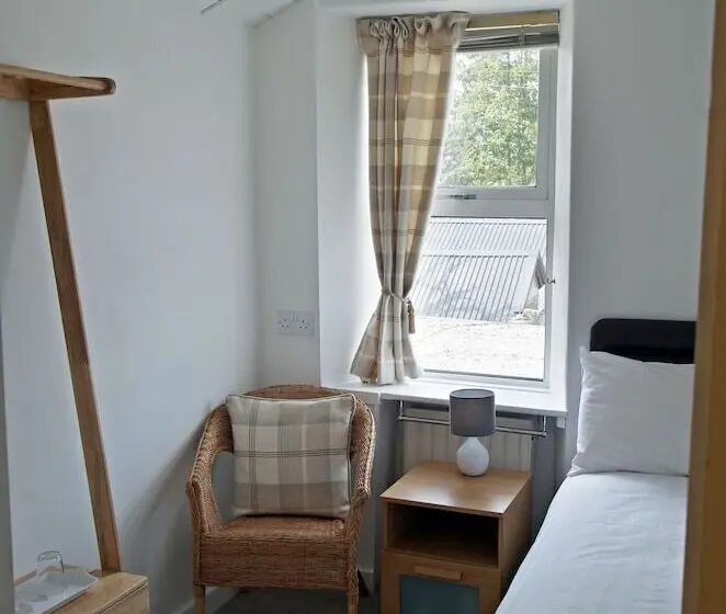 اتاق استاندارد یک نفره, Brook House ― Free On Site Car Park